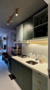 Studio novo cama Queen prox Metrô Paraiso IVM34