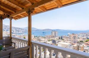 Penthouse Condo Sarandë