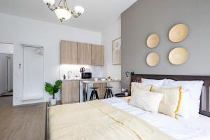 Central - Stylish New Studio with AC