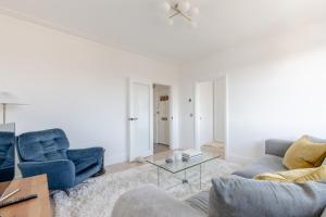 Sleek Scandi-Inspired 2BD Flat Fulham