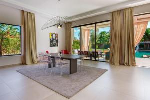 Villa Maïna, 8 people, heated jacuzzi, swimming pool, B&B