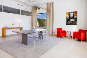Villa Maïna, 8 people, heated jacuzzi, swimming pool, B&B