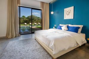 Villa Maïna, 8 people, heated jacuzzi, swimming pool, B&B