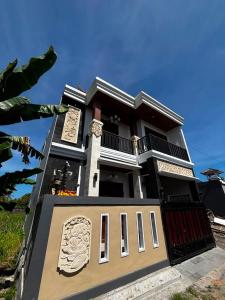Ej house
