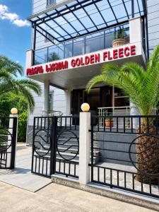 Golden Fleece Hotel