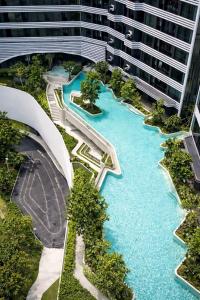 High Floor 1BR I Hot Tub and Pool I BTS Bang Na BKK