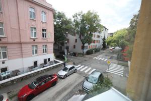 Urban Haven Osadna by stadium and center
