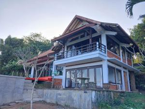 Yoga bale house 4