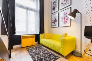 Top Location - Vibrant Downtown Escape