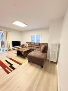 Modern 3BR Near Long Lake Minutes to Downtown