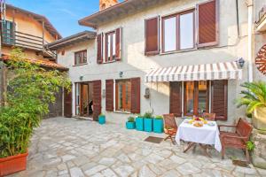 The Place to Be, Outdoor dining, Shared Garden, Parking & AC - Happy Rentals