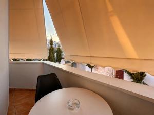 Matisse No7 - One Bedroom Apartment With Balcony