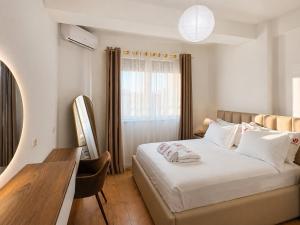 Matisse No7 - One Bedroom Apartment With Balcony