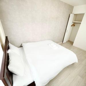 Osaka Kyobashi Osaka Castle and Shinsaibashi Near the station Many restaurants Maximum 2 people