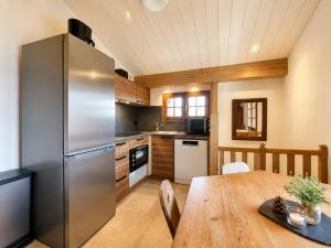 Chalet rénové avec vue Mont Charvin et WiFi - FR-1-505-187