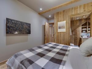 Superbe duplex 68m² avec cheminée, 2 chambres, parking intérieur, et services inclus à Val dIsère - FR-1-567-46