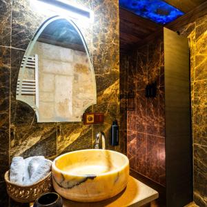 Luva Cave Suites
