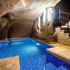 Luva Cave Suites