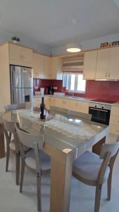 Elinas Maisonette