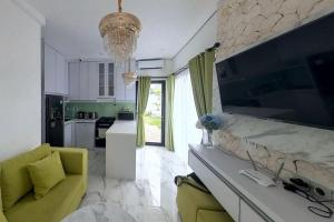 Quiet 2-bed Villa in Kerobokan with Private Pool and Garage