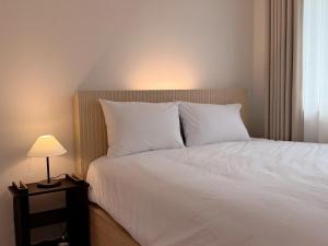 Yeonhuidong 3Rooms , Up to 6 People ,10Mins Drive to Hongdae ,2Floor Single Family Home , Free Parking , Hongje Waterfall