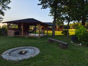 Domek Wypoczynkowy Zacisze w Makosiejach z dostępem do rzeki, z balią i jacuzzi