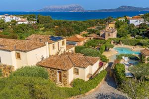 Just 100 meters from the sea- natural pool