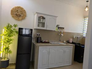 LosimStays Luxury 1-Bedroom Apartment BnB Near Mlimani City Mall & University of Dar es Salaam