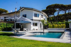 Villa Isabel with a modern pool and wellness area