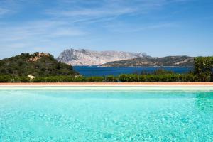 Punta Est - Trilo Corallo Piscina e Vista Mare