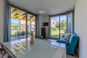 Golden Stone Villa: Pool Relax