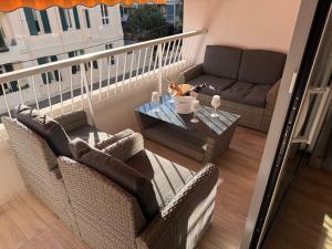 "Lartiste" close to everything - with terrace and parking