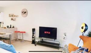 Central 1BR Apartment w terrace&parking spaces