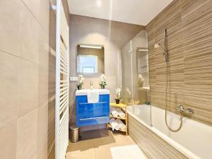 Central 1BR Apartment w terrace&parking spaces