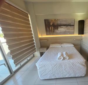ZONA VIP elegante y comodo APARTAMENTO FAMILIAR CON BALCON y hermosa vista a la calle, canal isuto zona equipetrol