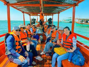 Koh Rong community tour boat