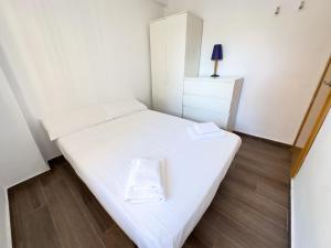 Apartamento San Juan Playa con piscina, zonas verdes y pistas deportivas