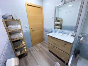 Apartamento San Juan Playa con piscina, zonas verdes y pistas deportivas