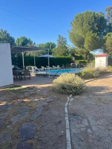 Chalet con piscina en Carmona