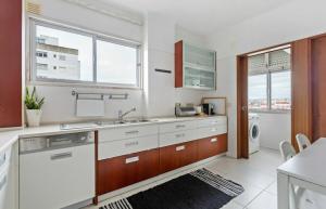 Spacious 3 Bedroom Apartment in Lisbon