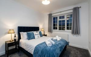 7 Bedrooms Home, Parking, Garden
