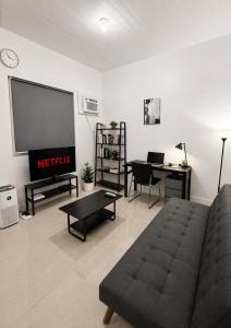 Coliving House near Davao Airport-Sta Lucia Mall-LPU with 100Mbps, Netflix & Pool