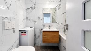 Cozy Urbana Flat - Private Parking