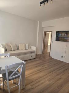 Westwing near to Airport