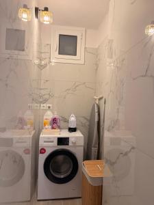 Apartment in Thiseio, just a stones throw from the Acropolis