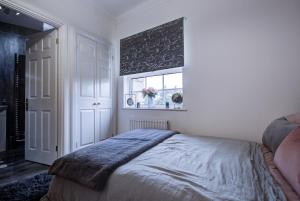 Waltham Abbey Haven 2 Bed 2 Bath Flat with FREE Parking