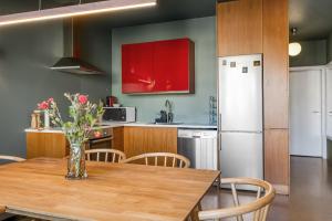 Stylish Downtown Reykjavík Flat with Balcony