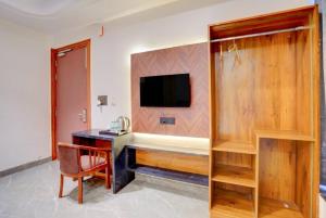 The Wonder Stay Hotel and Banquet Greater Noida nearby India Expo Center & Mart