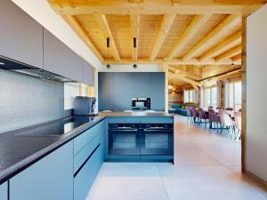 Chalet 5* avec spa et jacuzzi · 15 personnes · accès pistes · parking privé - FR-1-267-310