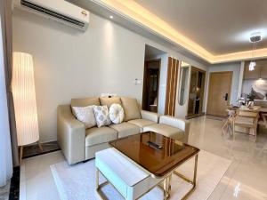 Serene Sky View with Bathtub and Romantic Stay Near CIQ